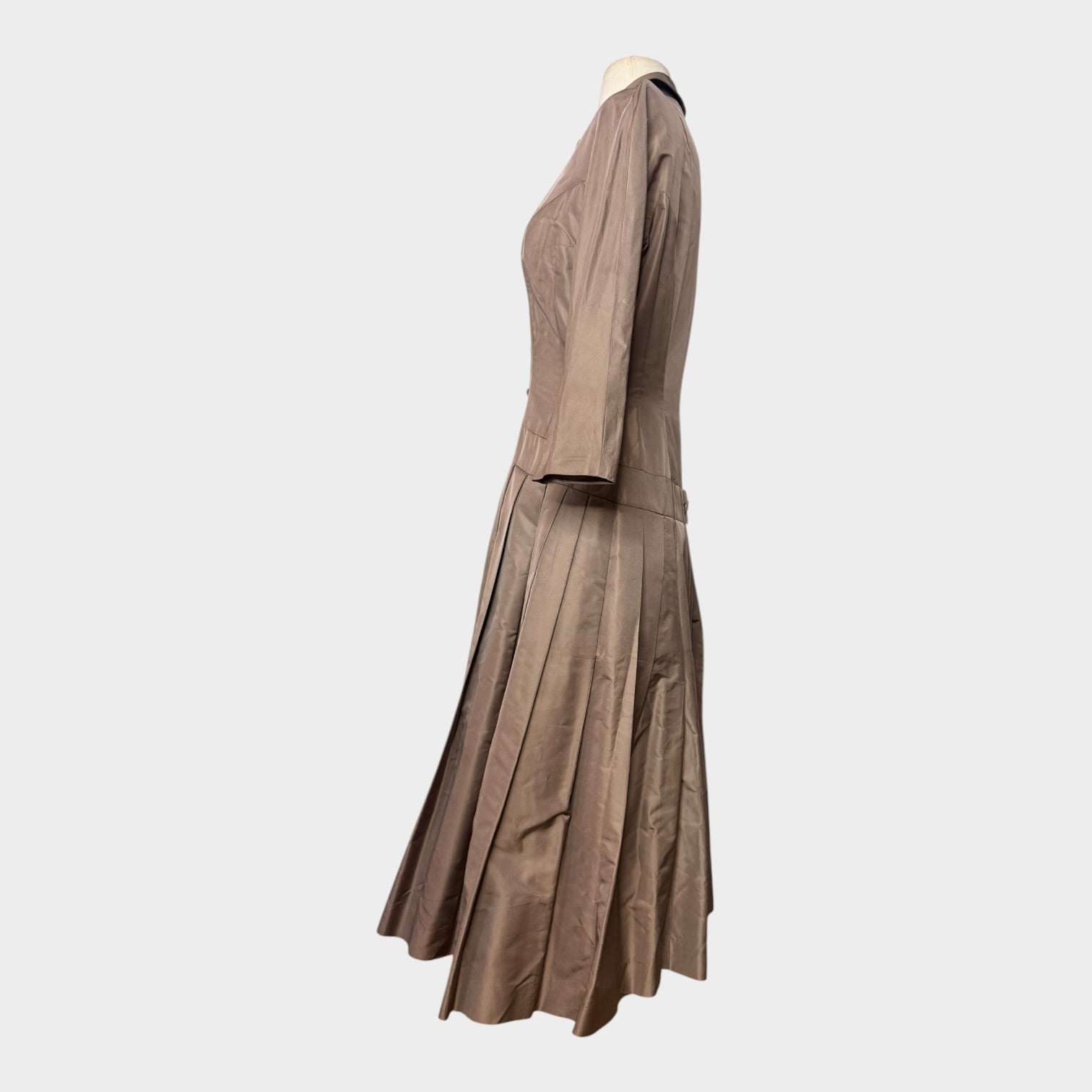1940s Champagne Taffeta Cocktail Dress | New Look Fit & Flare Party Dress with Covered Buttons