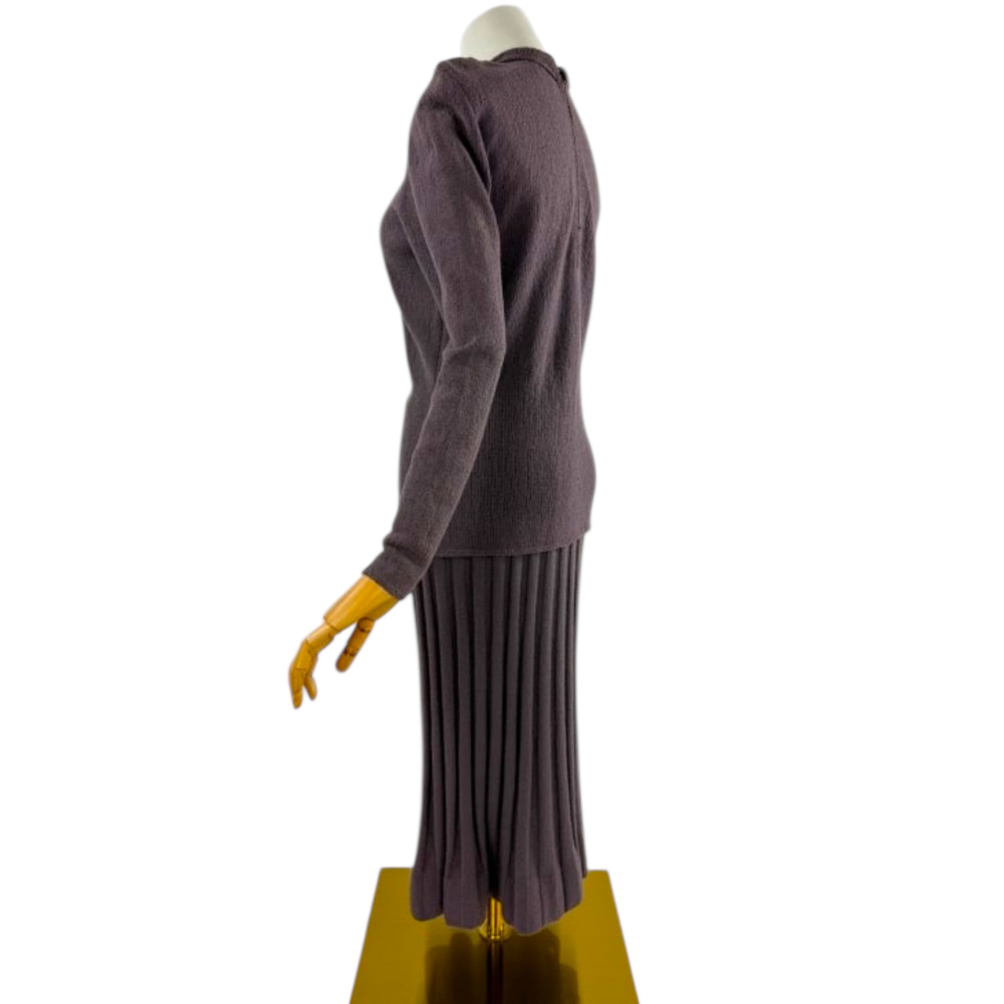 1930s-1940s Mimi Pearce Hand-Embroidered Elephant Knit Sweater Set