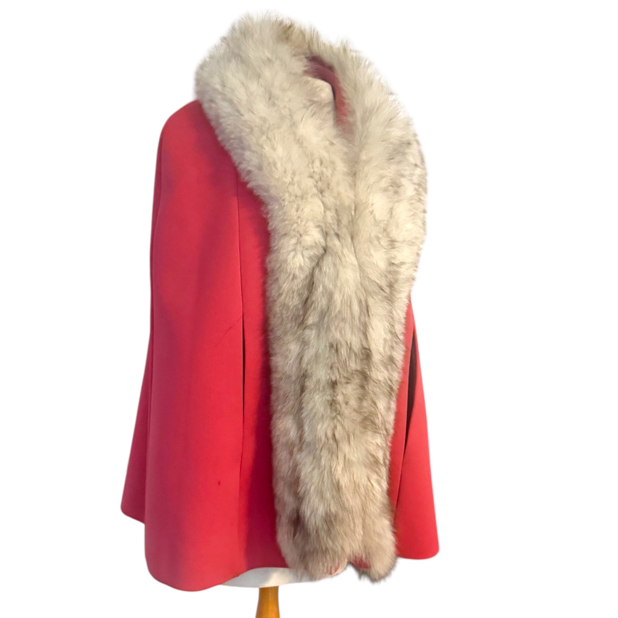 1960’s Lilli Anne Cape w/Fur Trim