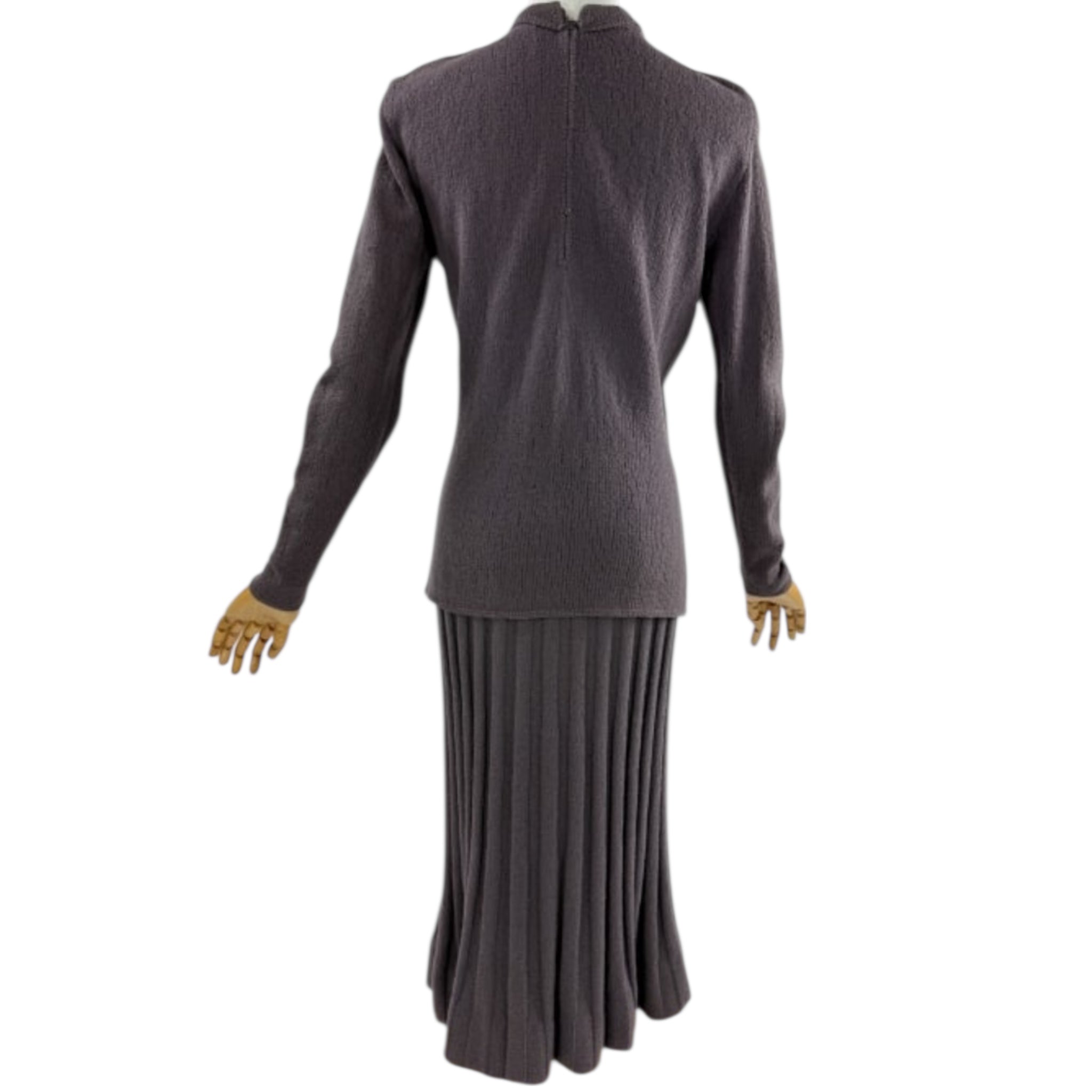 1930s-1940s Mimi Pearce Hand-Embroidered Elephant Knit Sweater Set